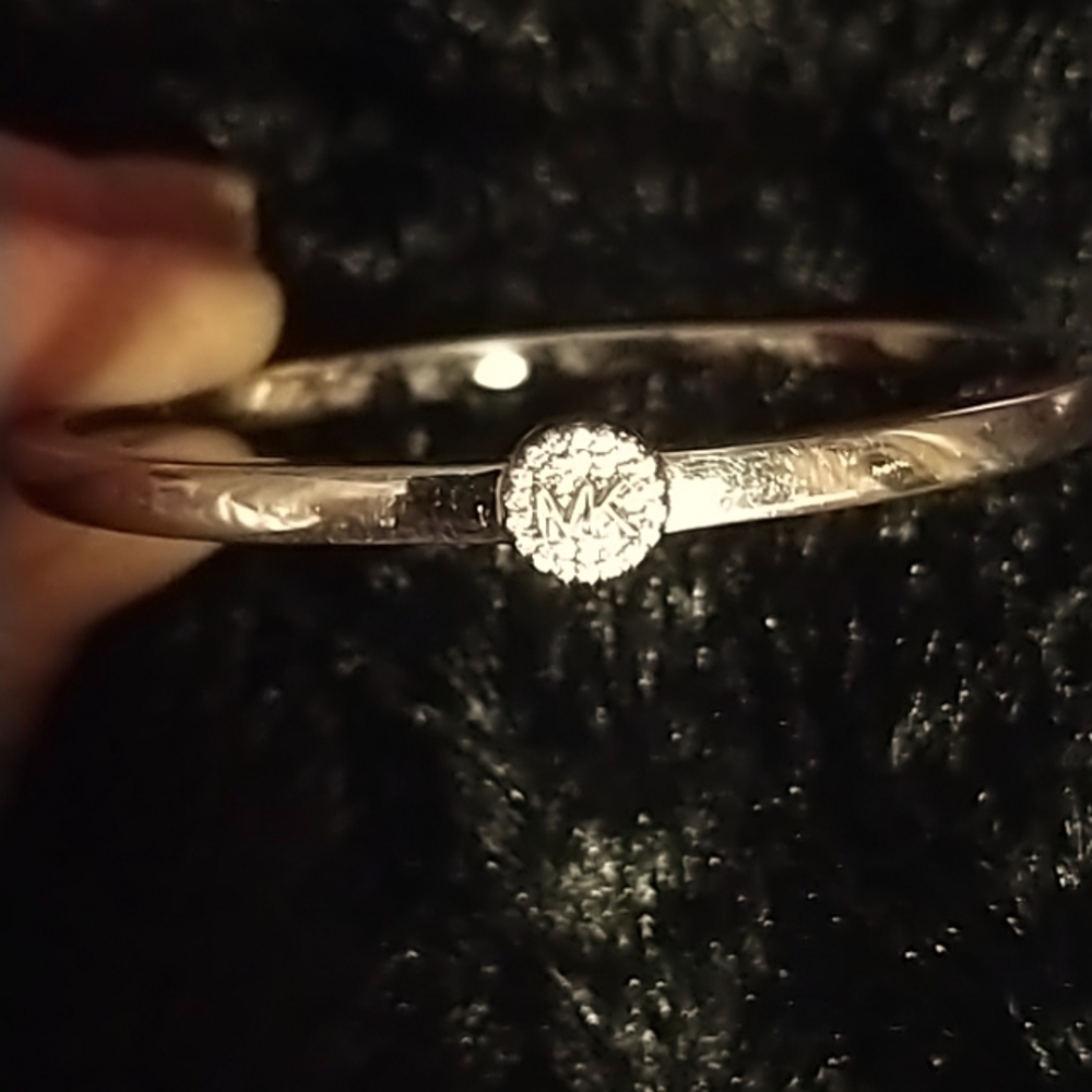 Michael Kors bangle in silver and cz